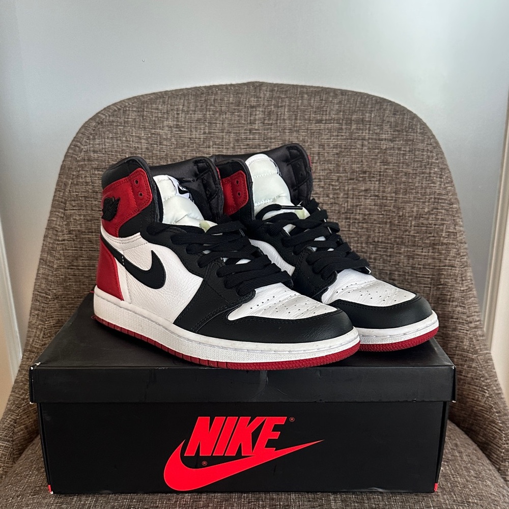 Women’s Air Jordan 1 Retro High ‘Satin Black Toe’